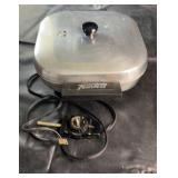 Toastess electric frying pan with lid and