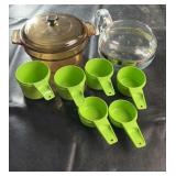 Kitchenware lot including a Vision amber glass