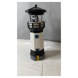 Solar-powered lighthouse dï¿½cor piece with