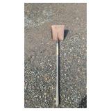 Square Point ShovelSquare point shovel with