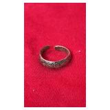 925 sterling silver floral toe ring with an