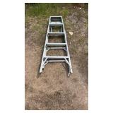 Aluminum step ladder with wide standing platform
