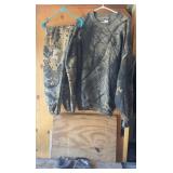 Camo Sweat Set with Gloves  Size 2XL