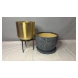 Trendspot Blueridge planter pot with matching