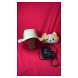 Cat-themed ladiesï¿½ accessories collection