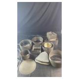 Vintage Baking Pans & Cake MoldsIncludes round,
