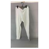 White full-length leggings with an elastic