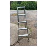 Aluminum folding step ladder with multiple wide