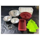 Baking pans and molds featuring an