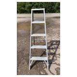 Aluminum folding step ladder with multiple steps