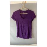 George purple short-sleeve T-shirt with scoop