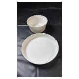 White CorningWare 24 cm round baking dish, model