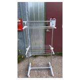 Freestanding multi-tier clothes drying rack with
