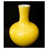 Chinese ceramic bulbous yellow vase with Dyn Mark