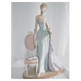 Lladro figure  " Lady of Taste" 1986 retired 2100