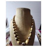 Necklace Costume Jewelry (Nice)