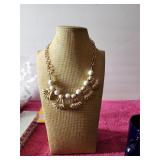 Necklace Costume Jewelry (Nice)
