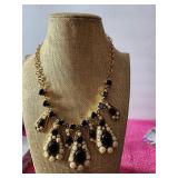 Costume Jewelry Necklace (Nice)