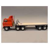 International Tandem Axel and Flatbed Trailer  - Ertl - 22”x7