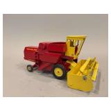 New Holland Sperry Rand Combine - ERTL - 10”L x 5”H