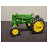 John Deere 420 High Crop ERTL - 8'L x 5'H