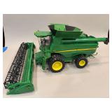 John Deere S670 Combine 24”x12” with 630R Head 24” - Ertl - Plastic