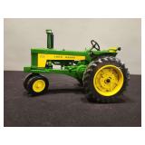 John Deere 530 NF ERTL - 9'L x 5'H