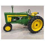 John Deere 620 - NF - Ertl - 10”x6”