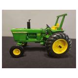 John Deere 4000 Diesel ERTL - 10'L x 7'H