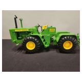 John Deere 8020 Diesel ERTL - 15'L x 7'H
