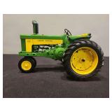 John Deere 630 ERTL - 9'L x 5'H
