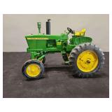 John Deere 2520 Diesel ERTL - 9'L x 6'H