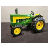 John Deere 730 ERTL - 8'L x 5'H