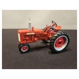 McCormick Farmall 230 ERTL - 8'L x 5'H