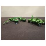 2 John Deere Discs - 8'L and 4'L