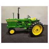John Deere 3010 NF ERTL - 9'L x 6'H