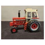 International Harvester 856 Diesel - 11'L x 8'H