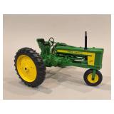 John Deere 520 - Expo XII 2002 - ERTL - 8”L x 4”H