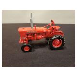 International Farmall 140 ERTL - 6'L x 5'H