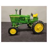 John Deere 4010 High Crop NFTM Edition ERTL - 9'L x 6'H