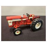 International 460 Utility 2005 Collectors Edition ERTL - 9'L x 4'H