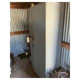 7ï¿½ x 4ï¿½. LOCKER W/ FENCING EQUIPMENT