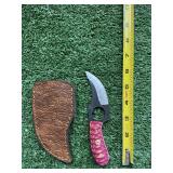 SMALL SKINNING KNIFE WITH FINGER HOLE