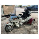 1995 HONDA GOLD WING MOTORCYCLE W/ TRI ATTACHMENT