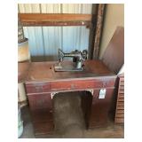 VINTAGE SINGER SEWING MACHINE w/ CABINET