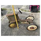 VINTAGE METAL TRACTOR (NEEDS WORK)