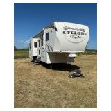 2010 5TH WHEEL 39ï¿½ TOY HAULER WITH 3 SLIDEOUTS