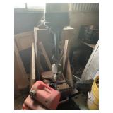 EVINRUDE 5 HP FISHERMAN BOAT MOTOR  W/STAND & MORE