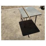 24"x 21" X 17" WOODEN PLATFORM