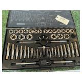 45 - PIECE TAP & DIE SET KLUTCH
